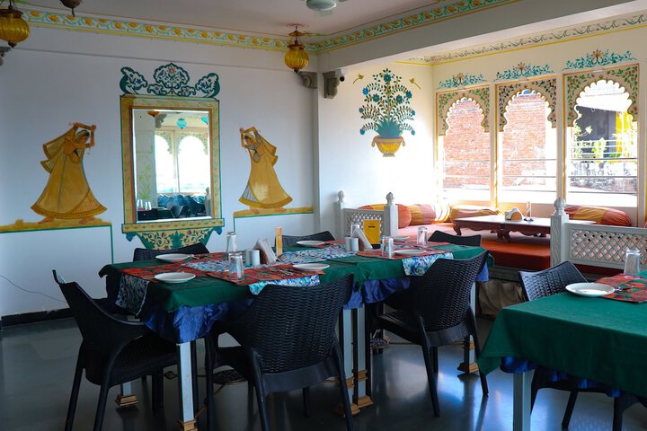 Dining 36 of 50