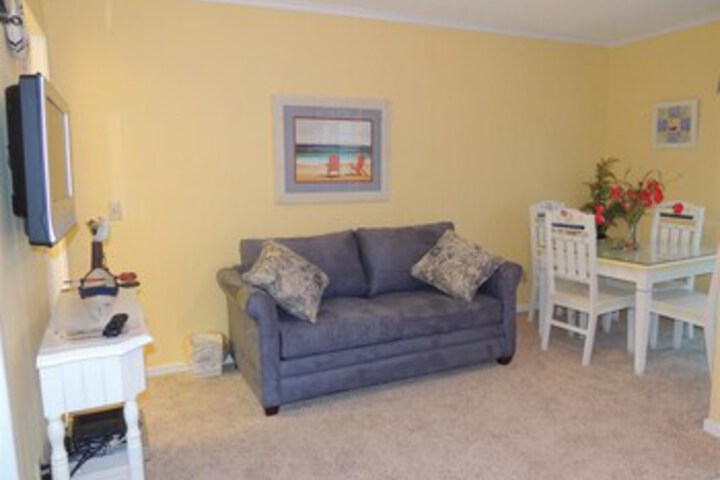 Room 12 of 28