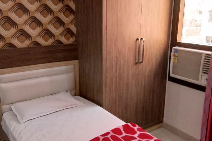 Room 4 of 35