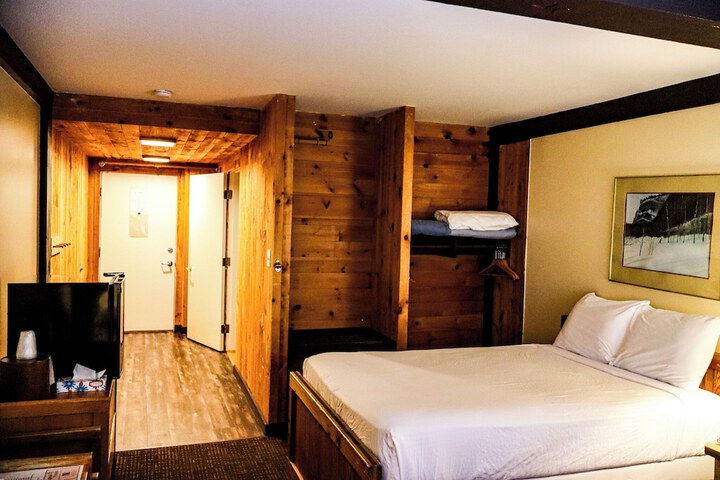 Room 25 of 69