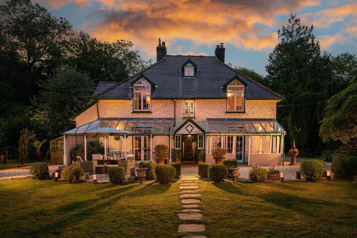 The Cors - Charming Country Escape for Large Family Groups