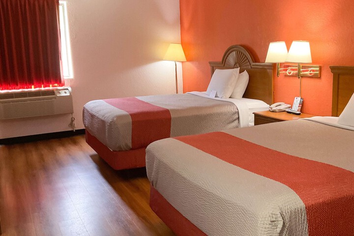 2 Queen Beds (1 of 5)