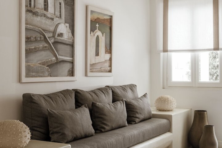 Concierge desk