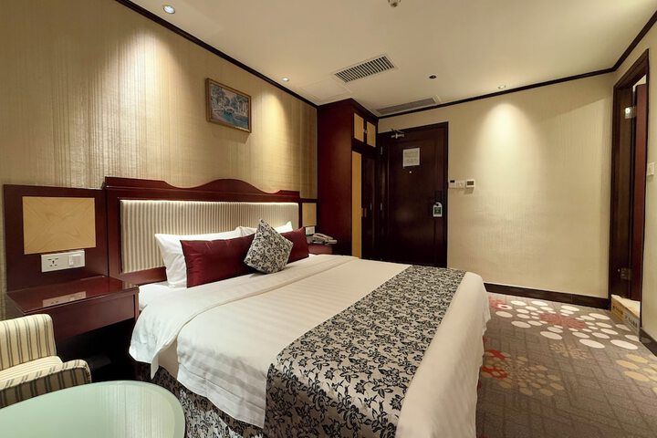 Room 3 of 46