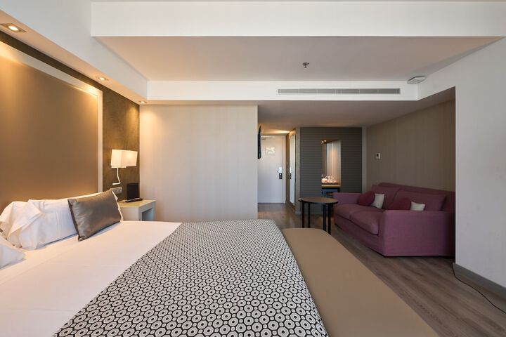 Room 30 of 82