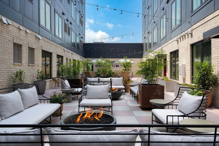 Hotel Exterior 98 of 110