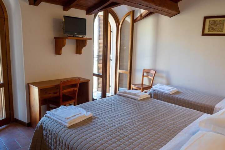 Room 8 of 28