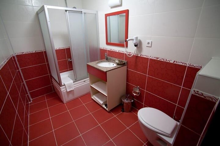 Room 12 of 27