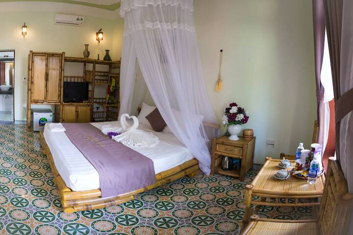 Room 9 of 28