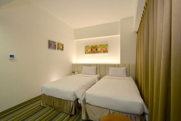 Room 4 of 39