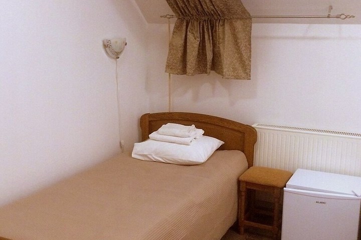 Room 6 of 34