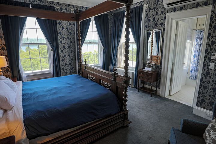 Room 43 of 128