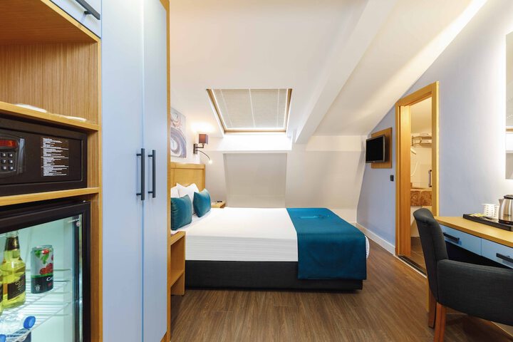 Room 15 of 37