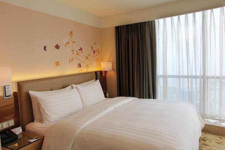 Room 4 of 72