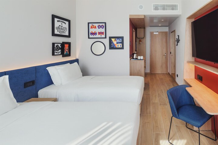 Room 8 of 52