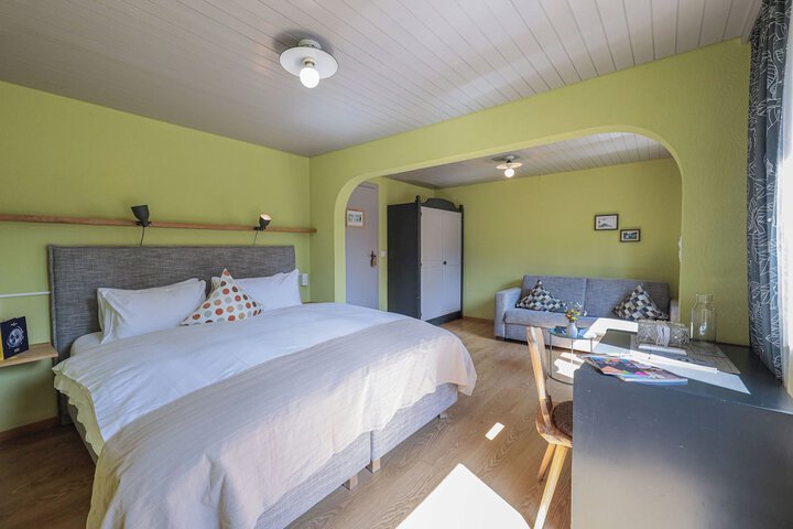 Room 28 of 102