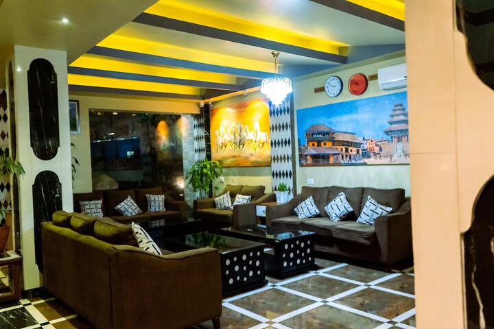 Lounge 49 of 98