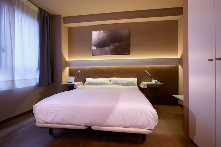 Room 6 of 123