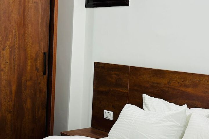 Room 3 of 48