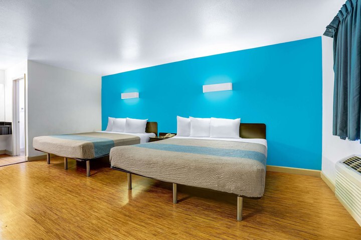 Room 16 of 24
