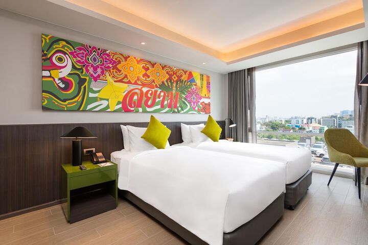 Room 53 of 190