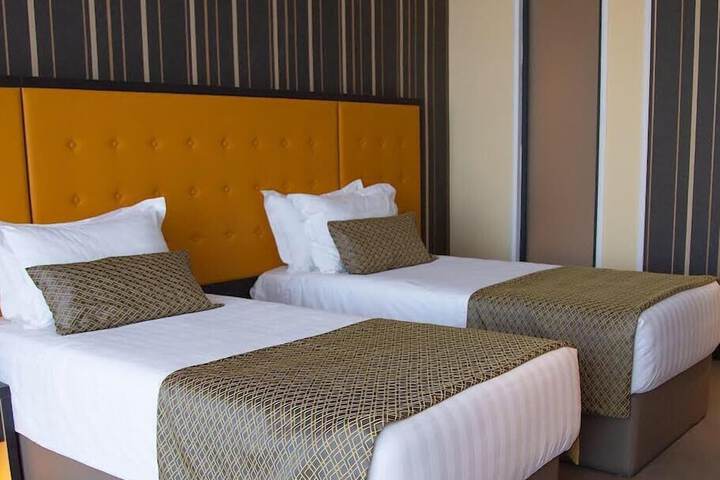 Room 4 of 32