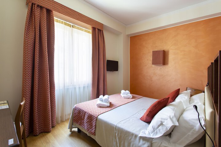 Room 15 of 98