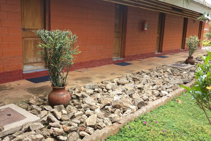 Hotel Exterior 76 of 78