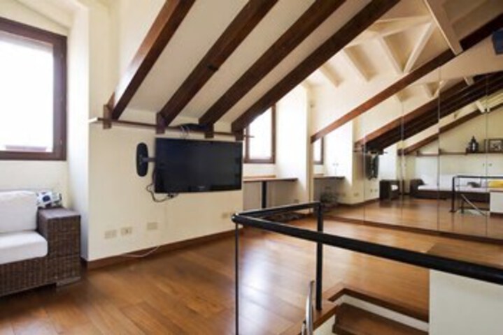 Room 9 of 23