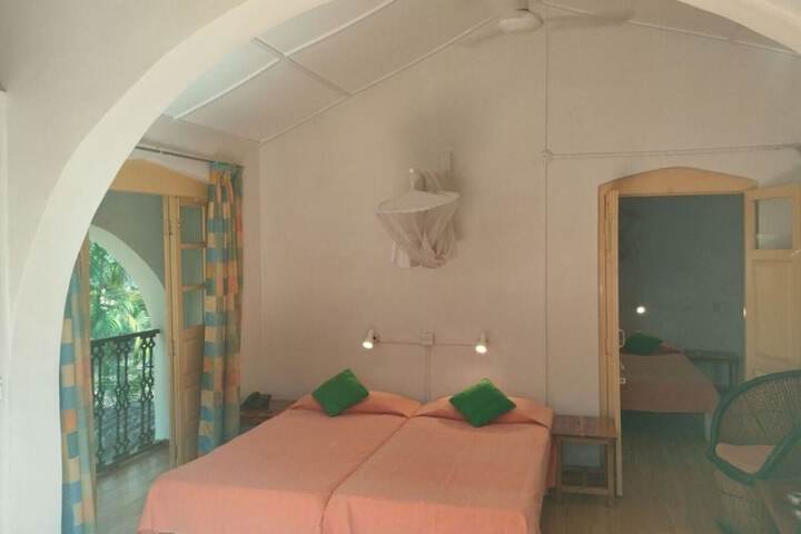 Room 90 of 233