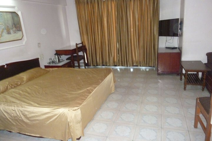 Room 27 of 45