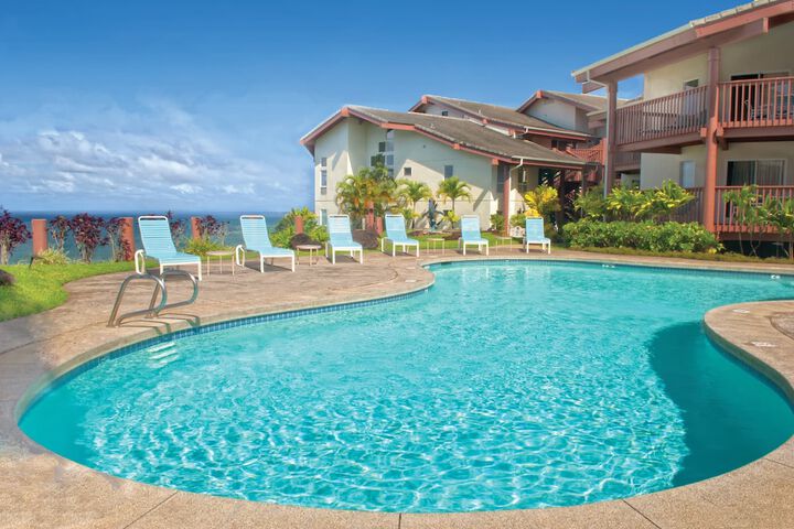 Indoor/outdoor pool