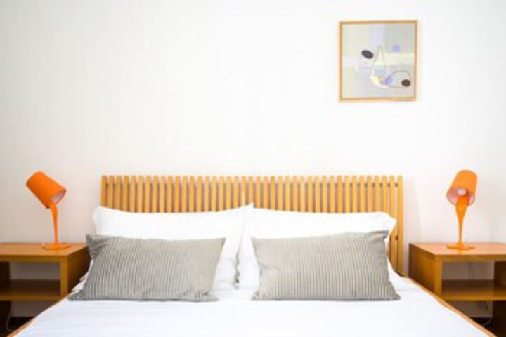 Room 6 of 10