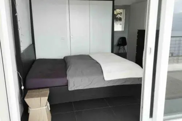 Room 2 of 9