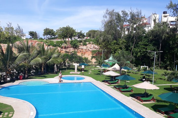 Pool 11 of 20