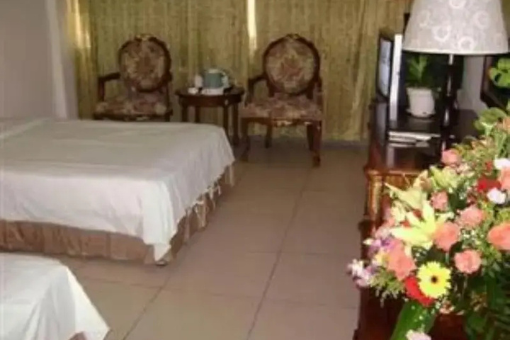 Room 4 of 9