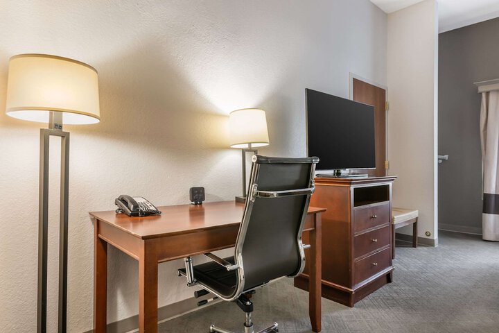 2 Queen Beds Suite (9 of 16)