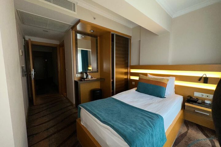 Room 25 of 65