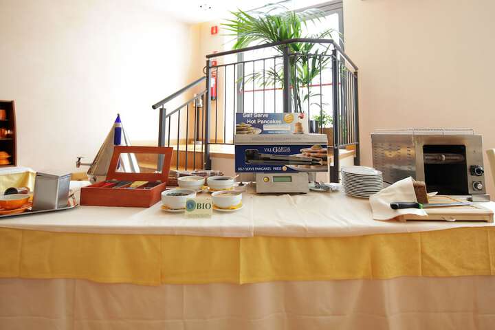 Breakfast/Coffee Service 33 of 47