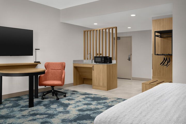 Room 19 of 38