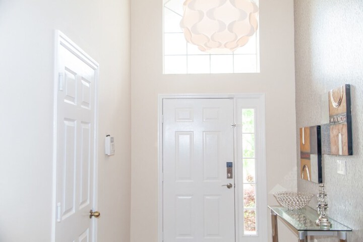 Ballroom/Hall 25 of 26