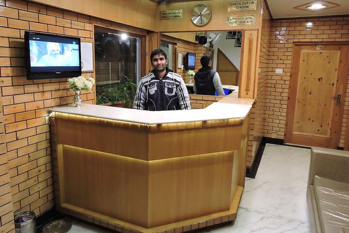 Entrance & Lobby