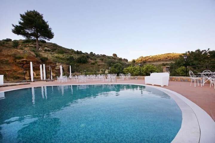 Hotel Pool