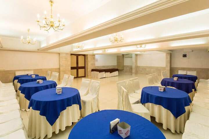Ballroom/Hall 10 of 19