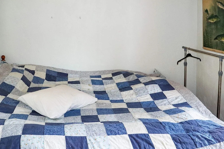 Room 2 of 10