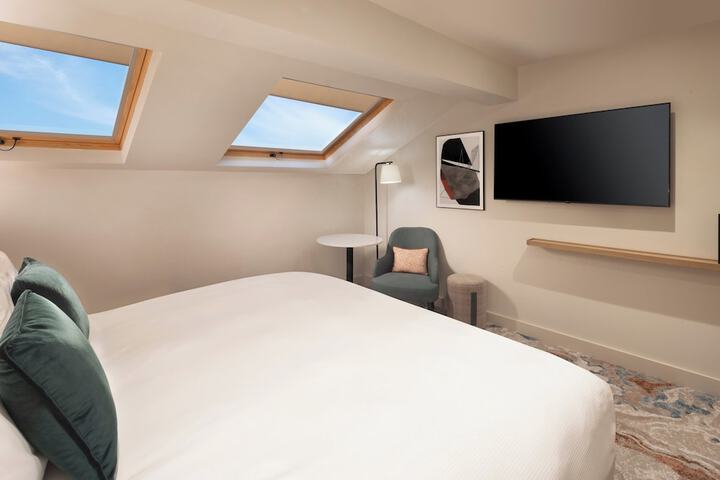 Room 49 of 178