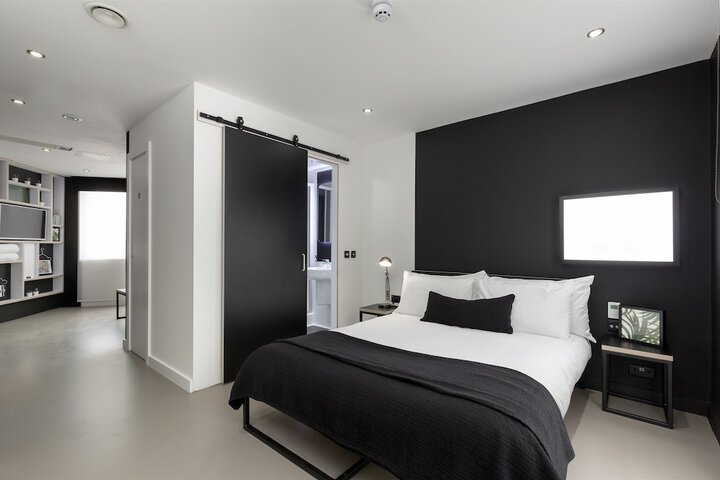 Room 4 of 71