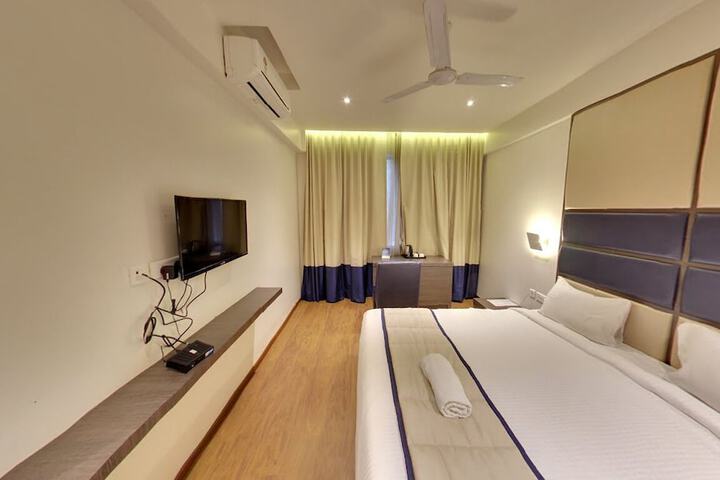 Room 3 of 16