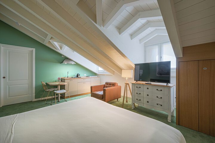 Room 53 of 81
