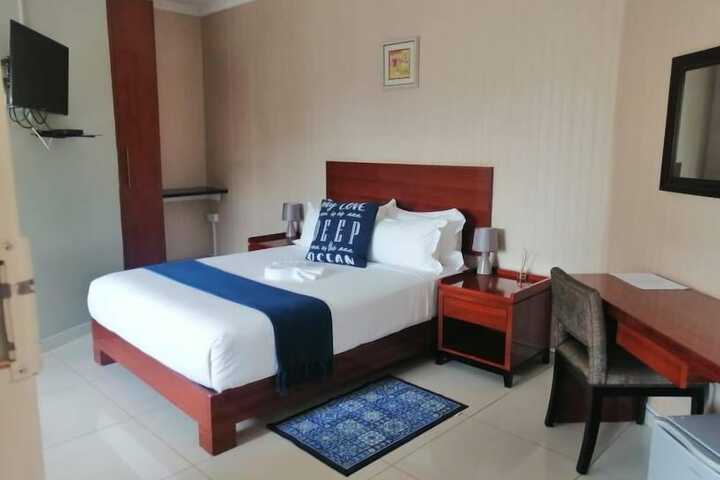 Room 12 of 37